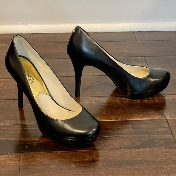Michael Kors Ionna Pump. Worn once for a wedding, mint condition. - Picture 6 of 8